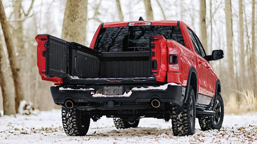 Багажник Ram 1500 Rebel Crew Cab with Multifunction Tailgate (DT) 2019 года  (фото 1 из 6)